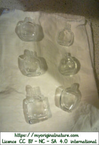 Crédits Mélanie My Original Nature – Licence CC BY-NC-SA 4.0 - Bouteilles en verre à sécher