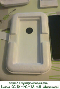 Crédits Mélanie My Original Nature – Licence CC BY-NC-SA 4.0 - Fairphone dans sa boite 6