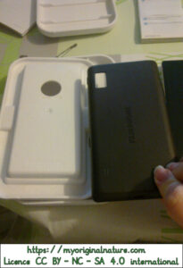 Crédits Mélanie My Original Nature – Licence CC BY-NC-SA 4.0 - Fairphone dans sa boite 8
