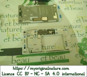 Crédits Mélanie My Original Nature – Licence CC BY-NC-SA 4.0 - Réparation Fairphone nouveau module intérieur en place