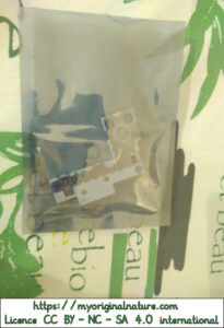 Crédits Mélanie My Original Nature – Licence CC BY-NC-SA 4.0 - Réparation Fairphone module intérieur neuf face 2