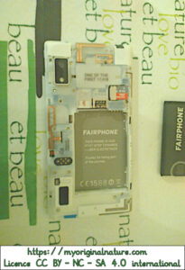 Crédits Mélanie My Original Nature – Licence CC BY-NC-SA 4.0 - Réparation Fairphone sans coque ni batterie