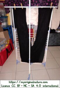 Crédits Mélanie My Original Nature – Licence CC BY-NC-SA 4.0 - Étendage pantalon pour éviter de repasser