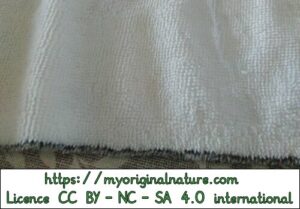 Crédits Mélanie My Original Nature – Licence CC BY-NC-SA 4.0 - Tissu coupé pour fabriquer les lingettes lavables détail 1